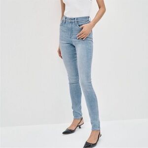 Aritzia Denim Forum The Lola High Rise Skinny Light Wash Jeans 26 Length Size 28
